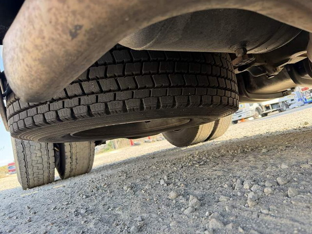 UDトラックスクオントレーラーヘッド（トラクターヘッド）大型（10t）[写真24]