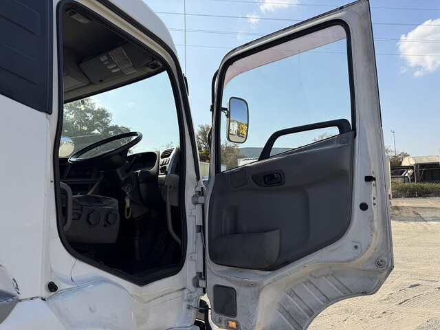 UDトラックスクオントレーラーヘッド（トラクターヘッド）大型（10t）[写真25]