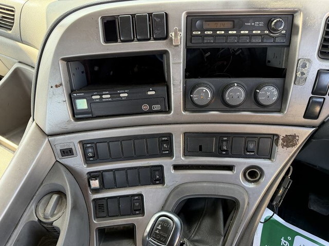 UDトラックスクオントレーラーヘッド（トラクターヘッド）大型（10t）[写真27]