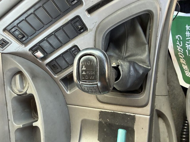 UDトラックスクオントレーラーヘッド（トラクターヘッド）大型（10t）[写真28]