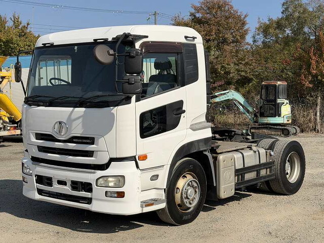 UDトラックスクオントレーラーヘッド（トラクターヘッド）大型（10t）[写真03]