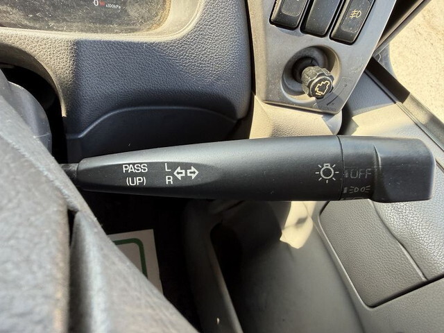 UDトラックスクオントレーラーヘッド（トラクターヘッド）大型（10t）[写真30]