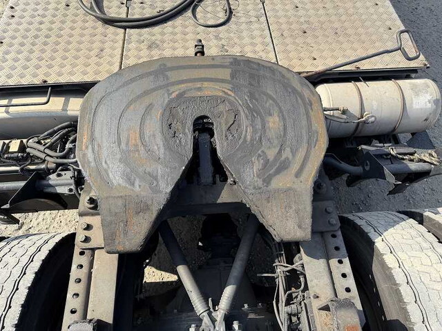 UDトラックスクオントレーラーヘッド（トラクターヘッド）大型（10t）[写真35]