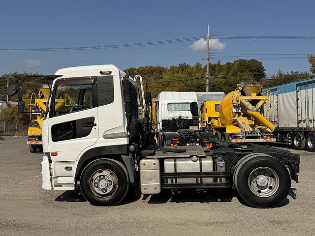 UDトラックスクオントレーラーヘッド（トラクターヘッド）大型（10t）[写真06]