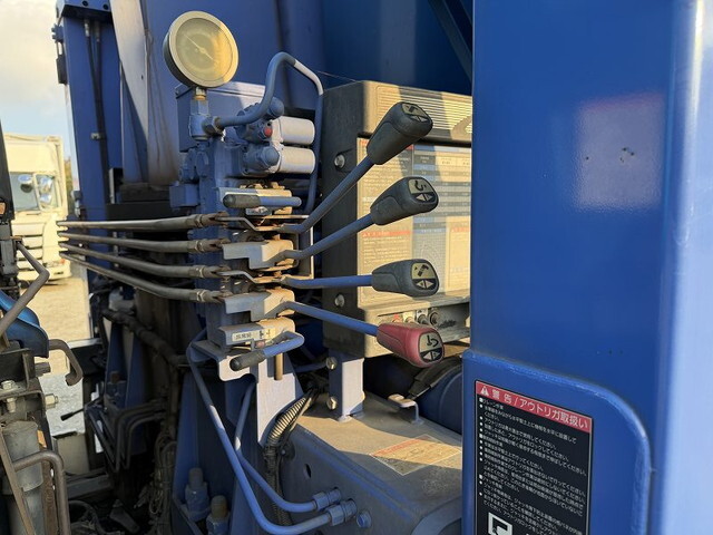 UDトラックスコンドルセルフクレーン4段増トン（6t・8t）[写真19]