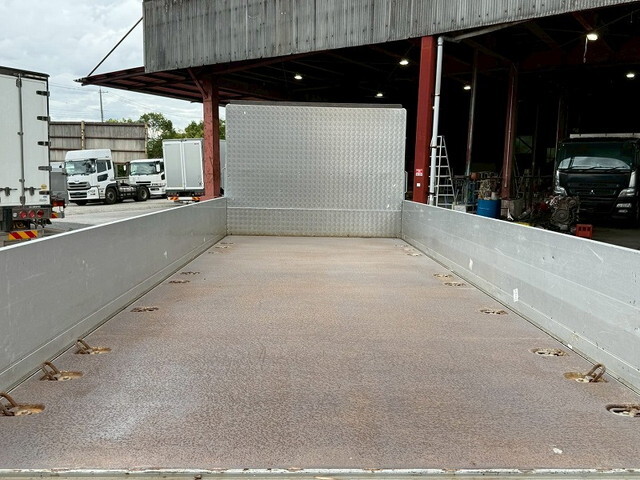 三菱ふそうファイター平ボディ増トン（6t・8t）[写真11]