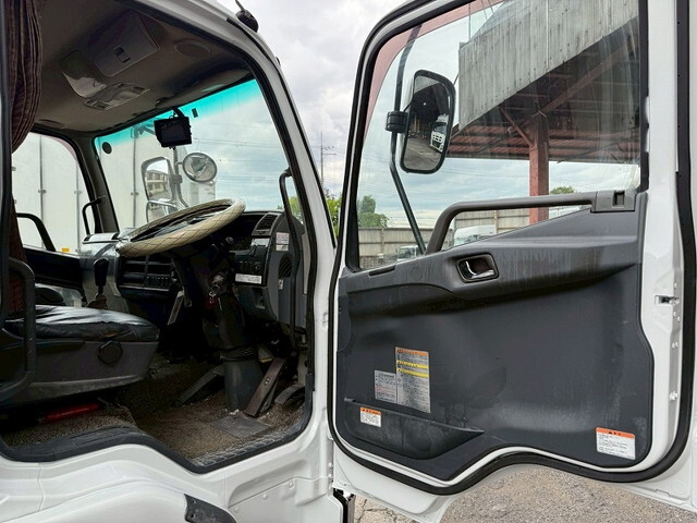 三菱ふそうファイター平ボディ増トン（6t・8t）[写真26]