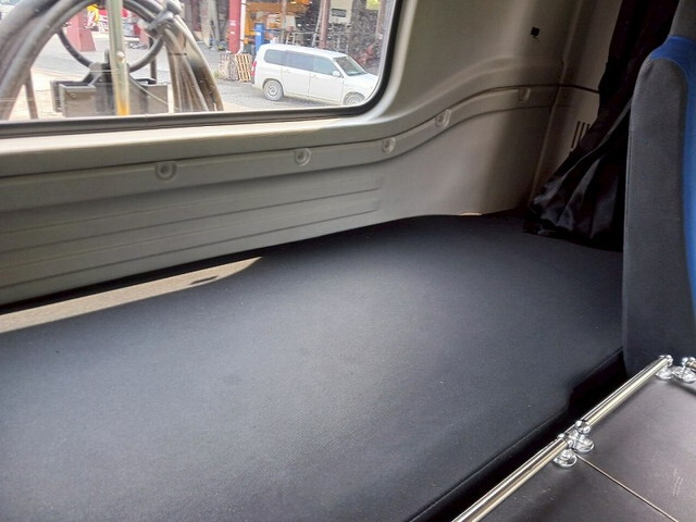 いすゞギガトレーラーヘッド（トラクターヘッド）大型（10t）[写真11]