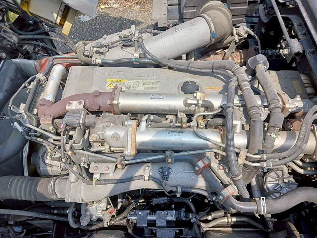 いすゞギガトレーラーヘッド（トラクターヘッド）大型（10t）[写真12]