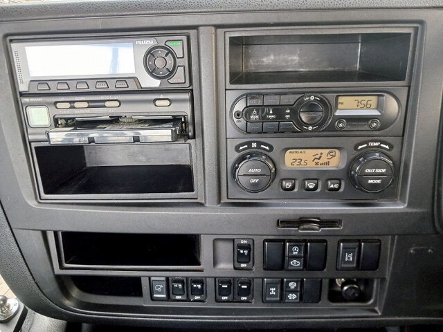 いすゞギガトレーラーヘッド（トラクターヘッド）大型（10t）[写真17]