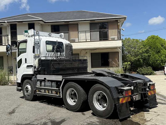 いすゞギガトレーラーヘッド（トラクターヘッド）大型（10t）[写真02]