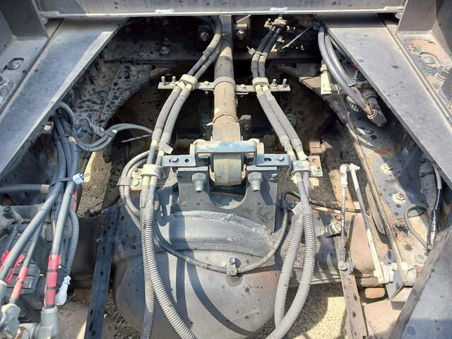 いすゞギガトレーラーヘッド（トラクターヘッド）大型（10t）[写真32]