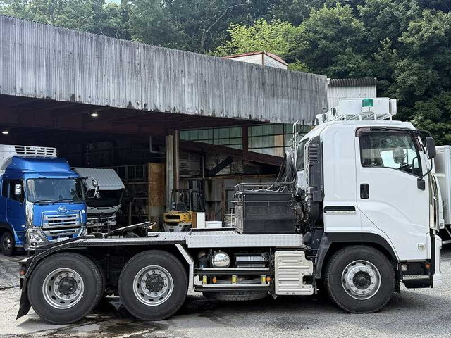 いすゞギガトレーラーヘッド（トラクターヘッド）大型（10t）[写真08]