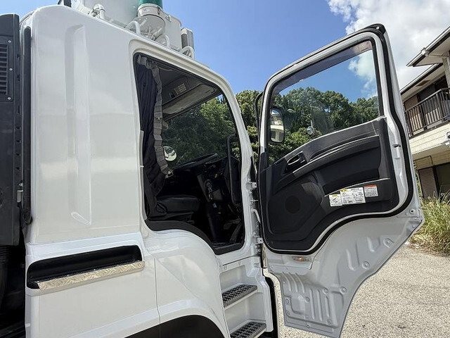 いすゞギガトレーラーヘッド（トラクターヘッド）大型（10t）[写真09]