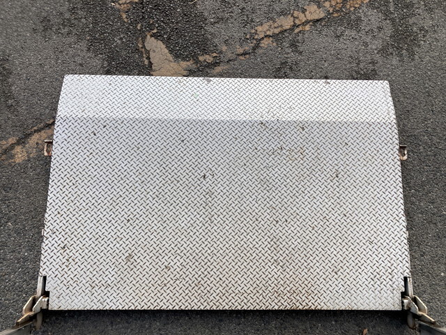 三菱ふそうキャンターアルミバン小型（2t・3t）[写真11]