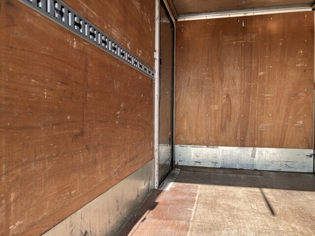 三菱ふそうキャンターアルミバン小型（2t・3t）[写真12]