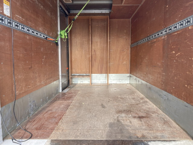 三菱ふそうキャンターアルミバン小型（2t・3t）[写真13]