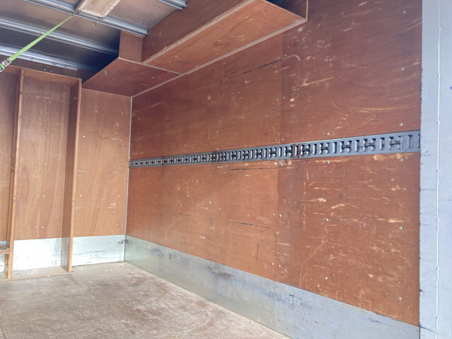 三菱ふそうキャンターアルミバン小型（2t・3t）[写真15]