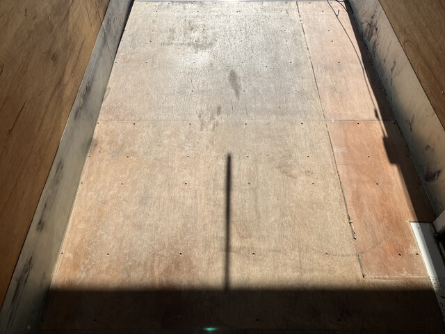 三菱ふそうキャンターアルミバン小型（2t・3t）[写真15]