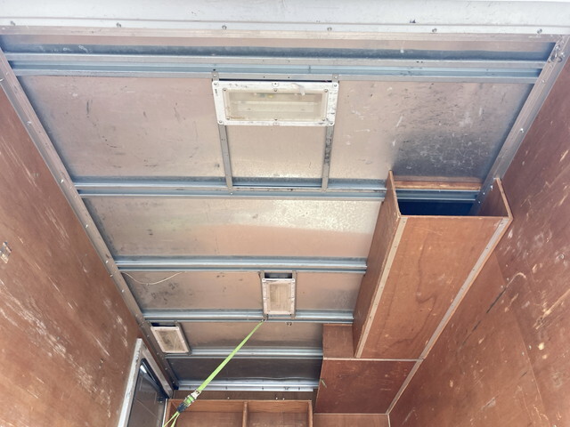 三菱ふそうキャンターアルミバン小型（2t・3t）[写真16]