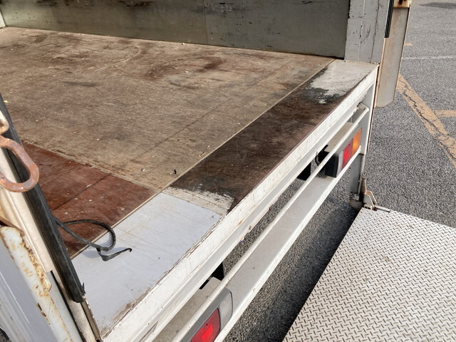 三菱ふそうキャンターアルミバン小型（2t・3t）[写真19]