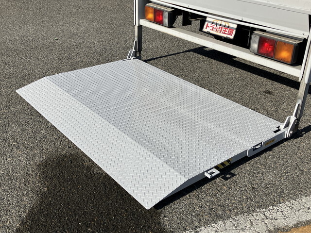 三菱ふそうキャンターアルミバン小型（2t・3t）[写真19]