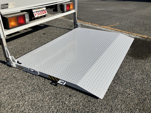 三菱ふそうキャンターアルミバン小型（2t・3t）[写真20]