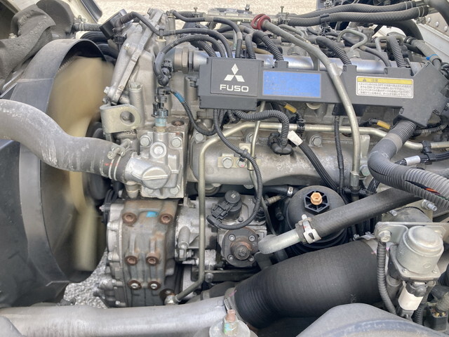 三菱ふそうキャンターアルミバン小型（2t・3t）[写真26]