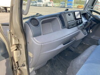 三菱ふそうキャンターアルミバン小型（2t・3t）[写真32]