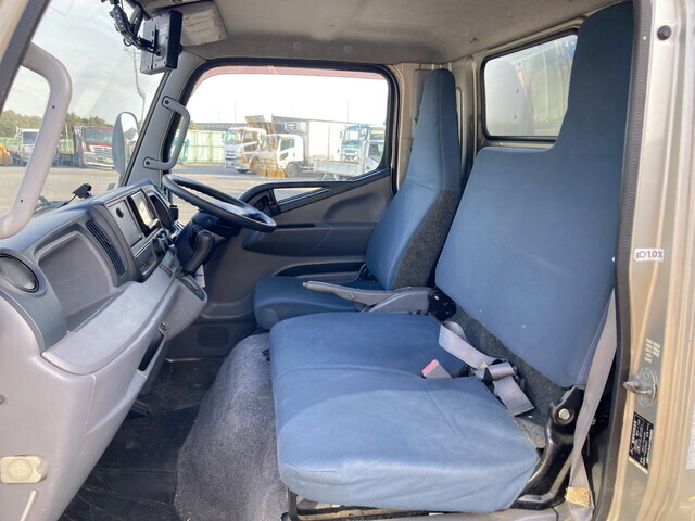 三菱ふそうキャンターアルミバン小型（2t・3t）[写真32]