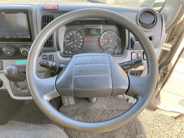 三菱ふそうキャンターアルミバン小型（2t・3t）[写真35]