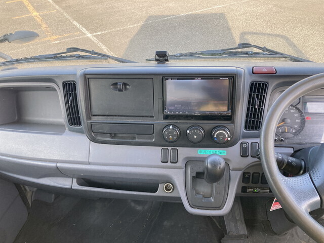 三菱ふそうキャンターアルミバン小型（2t・3t）[写真36]