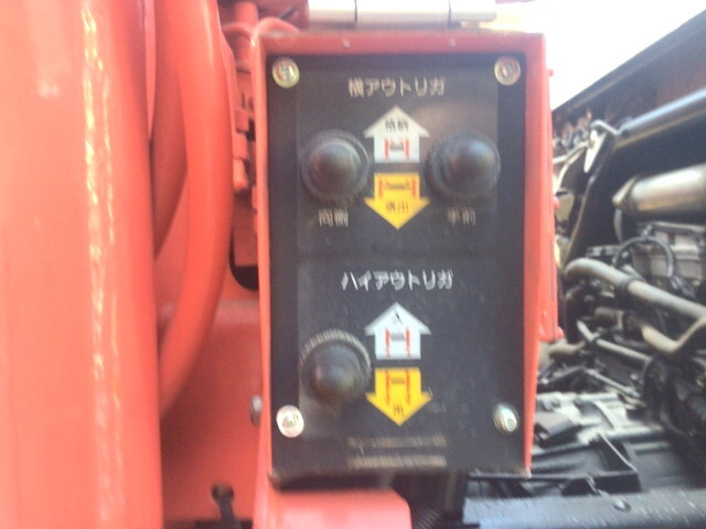 いすゞフォワードセルフクレーン4段増トン（6t・8t）[写真13]