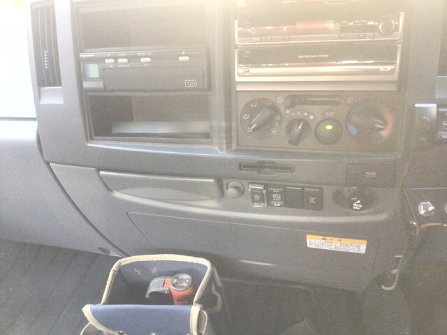 いすゞフォワードセルフクレーン4段増トン（6t・8t）[写真24]