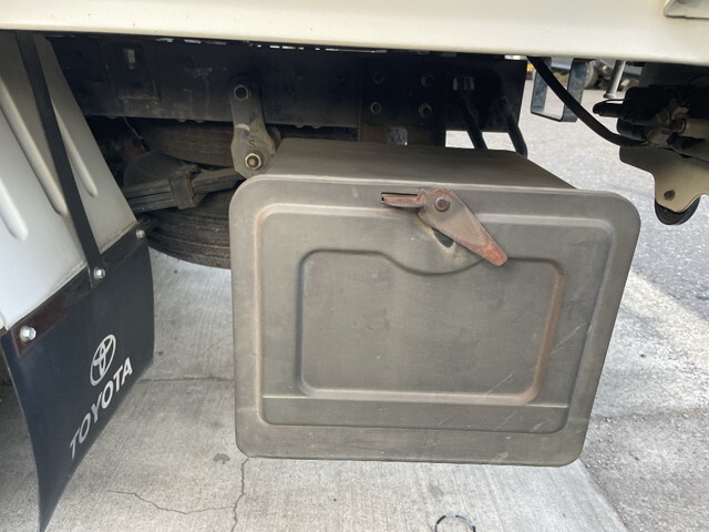 トヨタトヨエース平ボディ小型（2t・3t）[写真12]