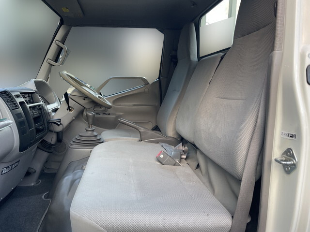 トヨタトヨエース平ボディ小型（2t・3t）[写真27]