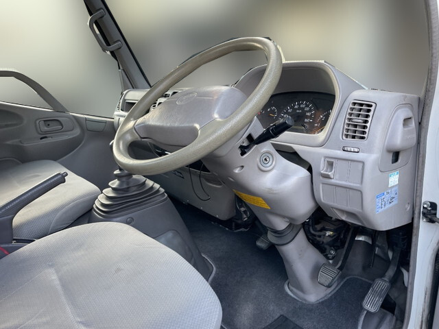 トヨタトヨエース平ボディ小型（2t・3t）[写真30]