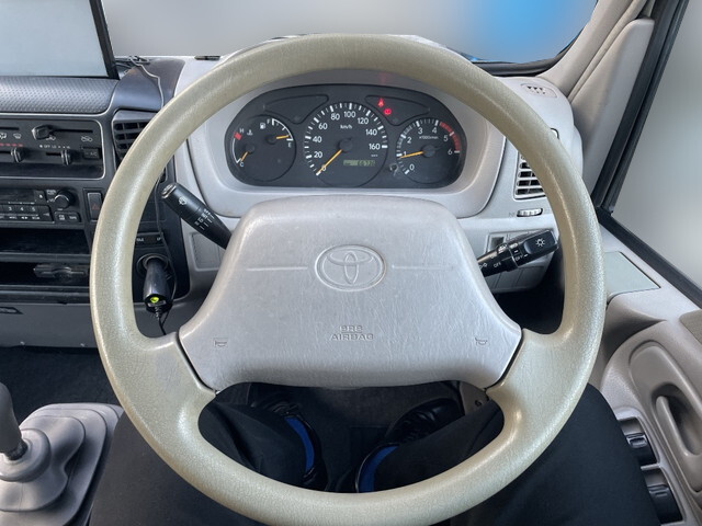 トヨタトヨエース平ボディ小型（2t・3t）[写真32]