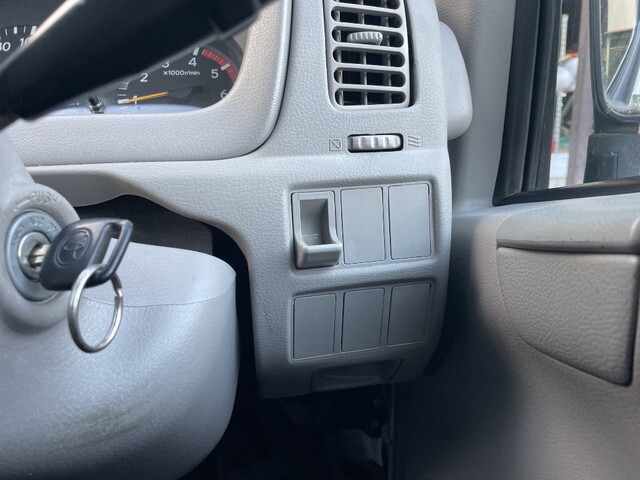 トヨタトヨエース平ボディ小型（2t・3t）[写真37]