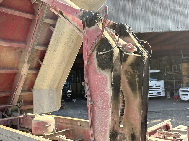 三菱ふそうスーパーグレートダンプ大型（10t）[写真08]