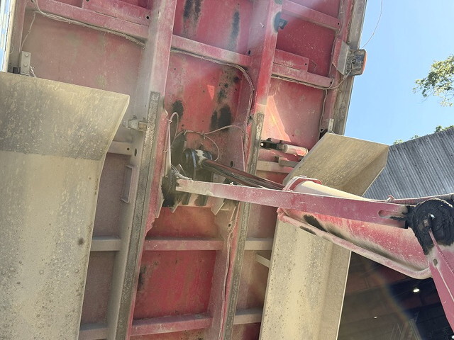 三菱ふそうスーパーグレートダンプ大型（10t）[写真09]