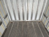 いすゞエルフ冷凍車（冷蔵車）小型（2t・3t）[写真11]