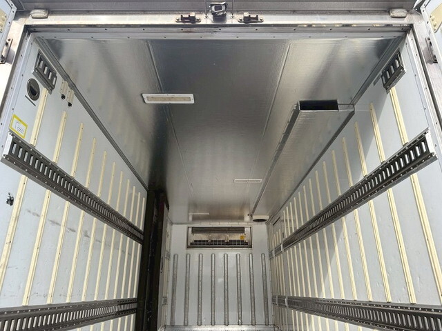 いすゞエルフ冷凍車（冷蔵車）小型（2t・3t）[写真11]