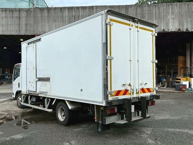 いすゞエルフ冷凍車（冷蔵車）小型（2t・3t）[写真02]