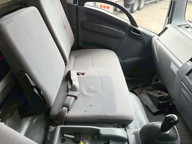 いすゞエルフ冷凍車（冷蔵車）小型（2t・3t）[写真23]