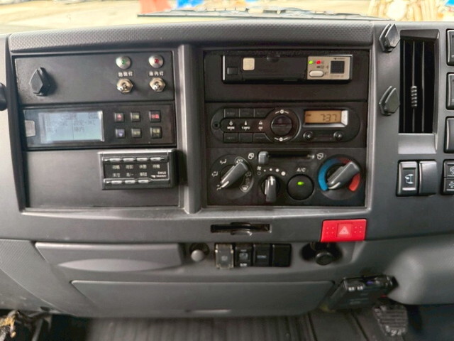 いすゞエルフ冷凍車（冷蔵車）小型（2t・3t）[写真25]