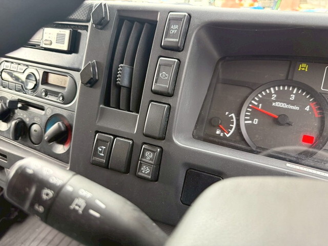 いすゞエルフ冷凍車（冷蔵車）小型（2t・3t）[写真26]