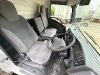 いすゞエルフ冷凍車（冷蔵車）小型（2t・3t）[写真32]