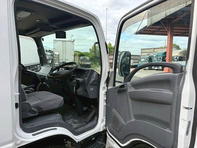 いすゞエルフ冷凍車（冷蔵車）小型（2t・3t）[写真32]