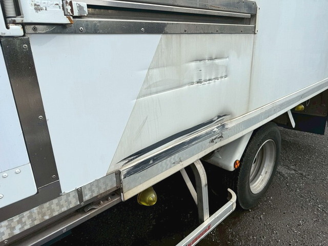 いすゞエルフ冷凍車（冷蔵車）小型（2t・3t）[写真40]